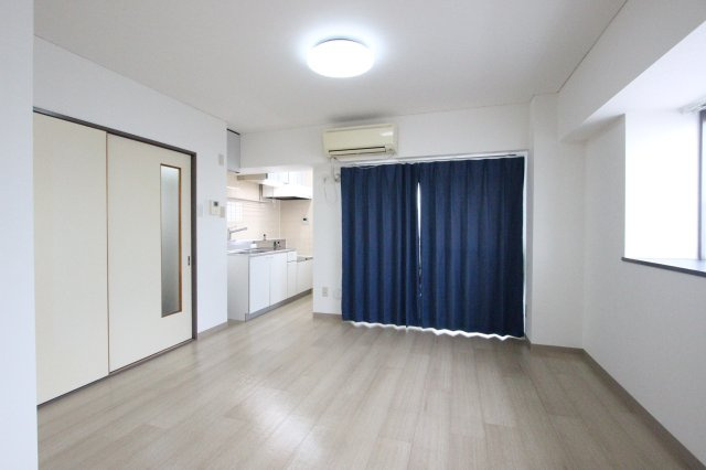 坂井戸マンションの居間・リビング