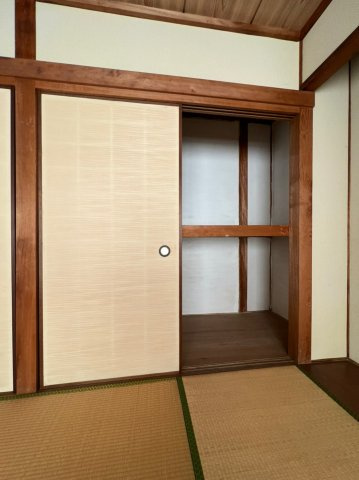 美山台１丁目貸家の収納