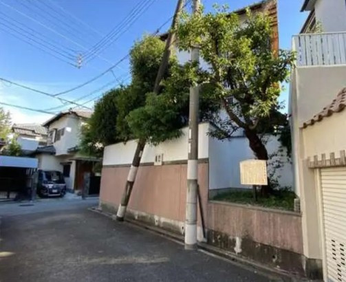 豊中市本町8丁目　中古戸建の前面道路含む現地写真