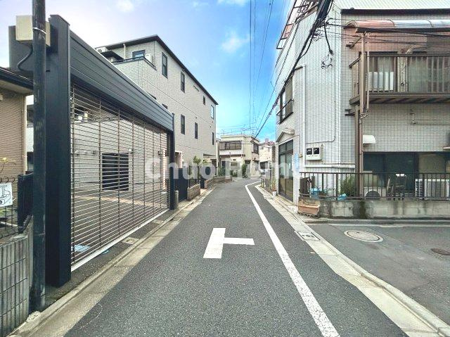 荒川区東尾久3丁目中古住宅の前面道路含む現地写真|全面道路
