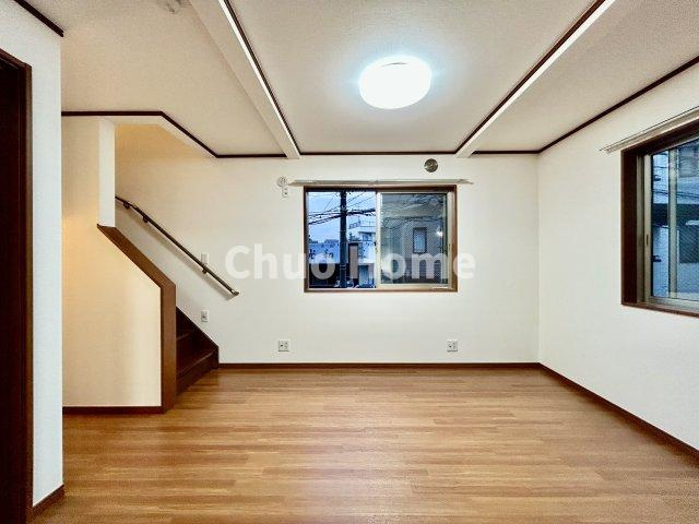 荒川区東尾久3丁目中古住宅の子供部屋|【子供部屋】お子様を持つ家庭の約6割が「家族や子どものため」に購入を希望。入学後の転校を避け、広い空間でのびのび育てたいなどの親心が、家探しのきっかけになっているようです。