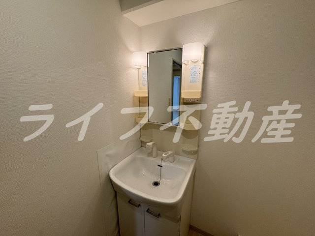 セラヴィ島之内の独立洗面台|朝の身支度には欠かせない独立洗面化粧台