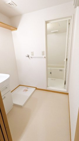 ヒルサイドビラの洗面所|広い洗面スペース