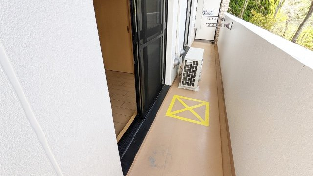 ヒルサイドビラのバルコニー|お洗濯にも便利なバルコニー付き