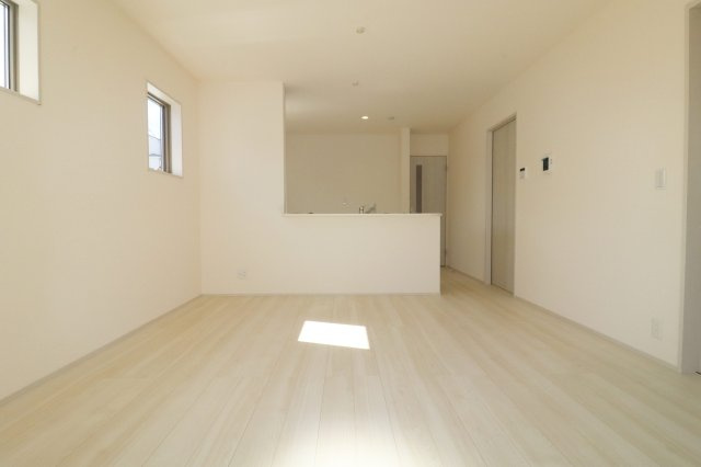 郡山市安積町南長久保1丁目　　　　1号棟　　　安積第３小学校、安積第２中学区　の居間・リビング