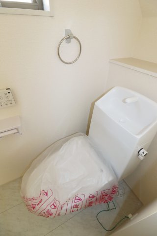 郡山市安積町南長久保1丁目　　　　1号棟　　　安積第３小学校、安積第２中学区　の洗面所