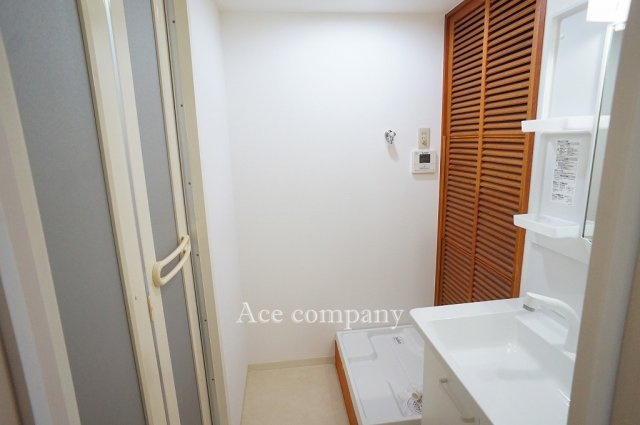 【ランドリースペース】 | シャルム小阪壱番館 | 室内洗濯機置き場完備☆洗濯パン新調です☆