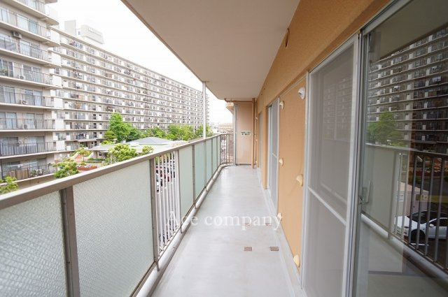 【バルコニー】 | シャルム小阪壱番館 | 全居室に面した西向きのバルコニーです☆