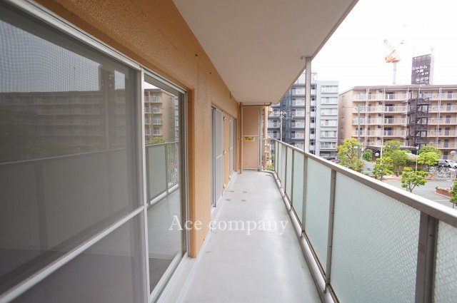 【バルコニー】 | シャルム小阪壱番館 | 全居室に面した西向きのバルコニーです☆