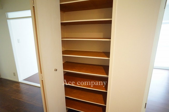 【収納】 | シャルム小阪壱番館 | 廊下にある収納です♪