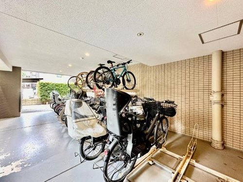 ランドステージ文京千石 の駐輪場