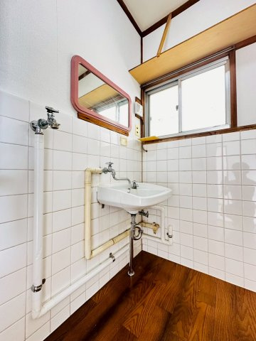 美山台2丁目戸建の洗面所