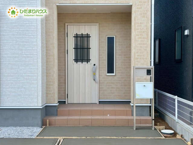 鴻巣市東　第4　新築一戸建て　リーブルガーデン　02の玄関