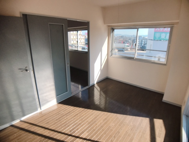 新豊土地ビルの洋室