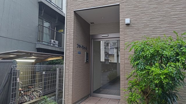 フローラコートのエントランス