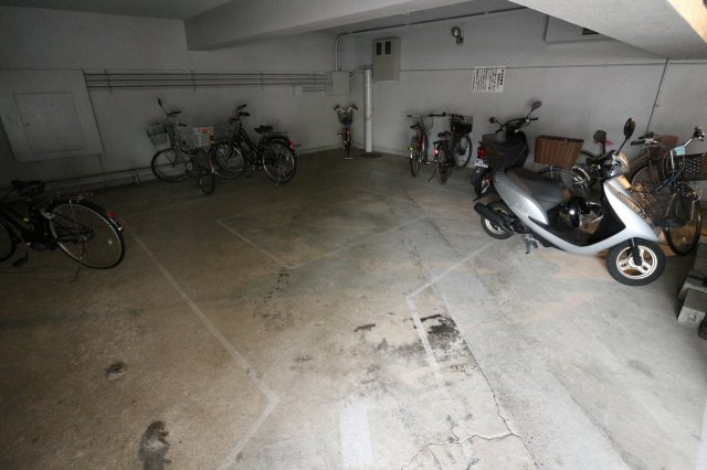 エクセル舞子の駐車場