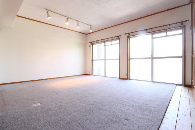 エクセル舞子の居間・リビング