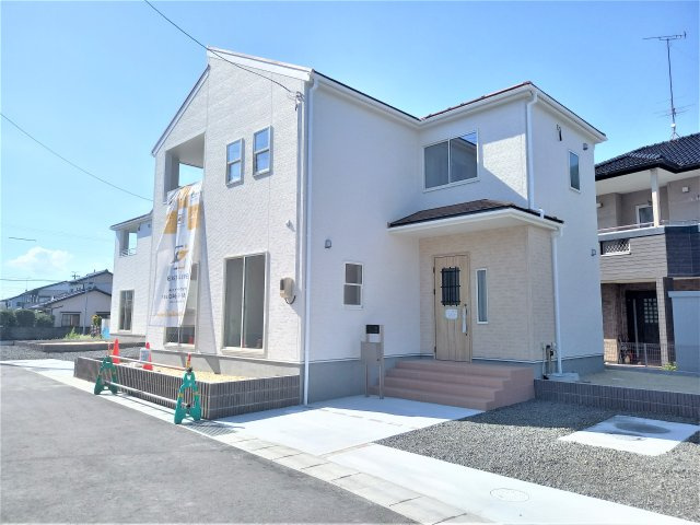 【小名浜大原1期／3号棟】ご成約特典として人気家電プレゼント中です！の前面道路含む現地写真|同施工◆外観の写真です◆　
暮らしやすさに配慮したゆとりある住空間です♪　人気のデザイナーズ物件で気分が上がりますね♪（＾＾）/