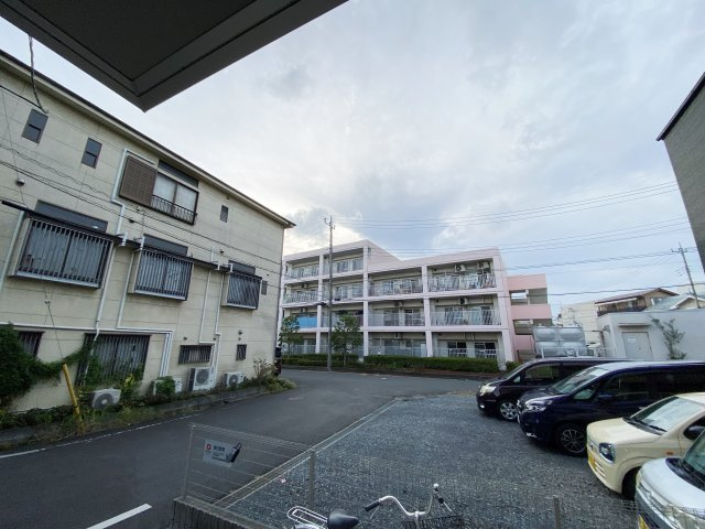 エルヴィータの駐車場