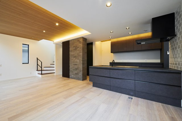 豊島区駒込　新築戸建の内観：施工例|同社施工例です。