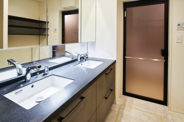 豊島区駒込　新築戸建の内観：施工例|同社施工例です。