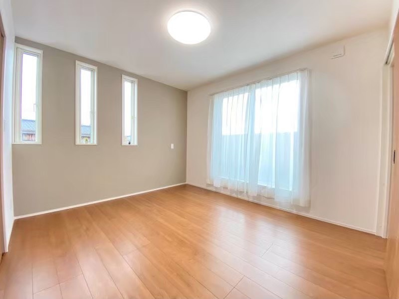 大刀洗町鵜木　太陽光付築浅戸建の洋室