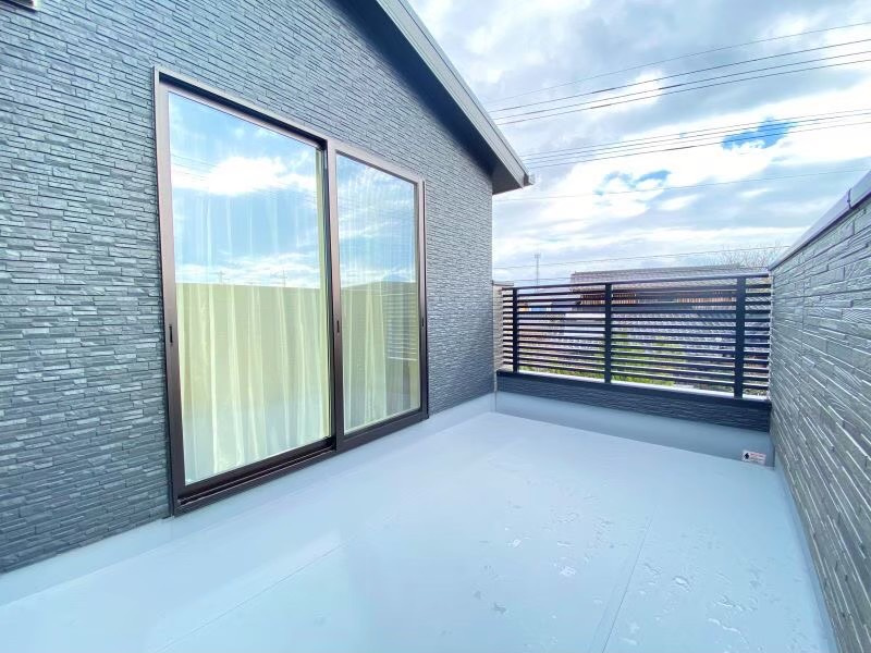 大刀洗町鵜木　太陽光付築浅戸建のバルコニー