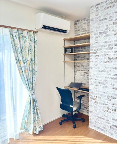 大刀洗町鵜木　太陽光付築浅戸建の居間・リビング