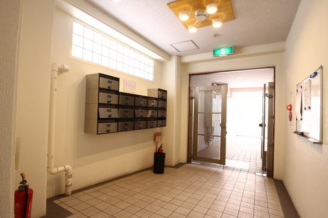 レジデンスアゼリアのエントランス