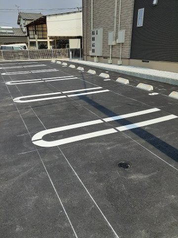 アルモニー　メゾン　財光寺の駐車場