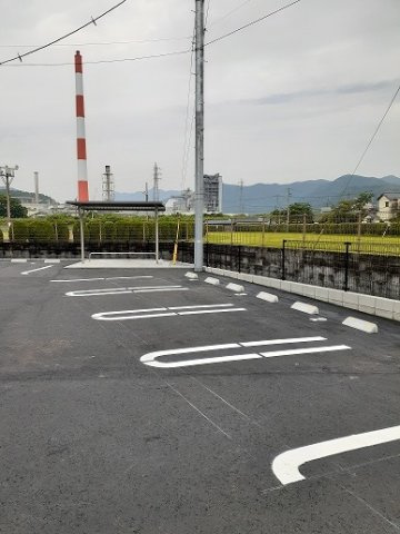 サン　メゾンの駐車場