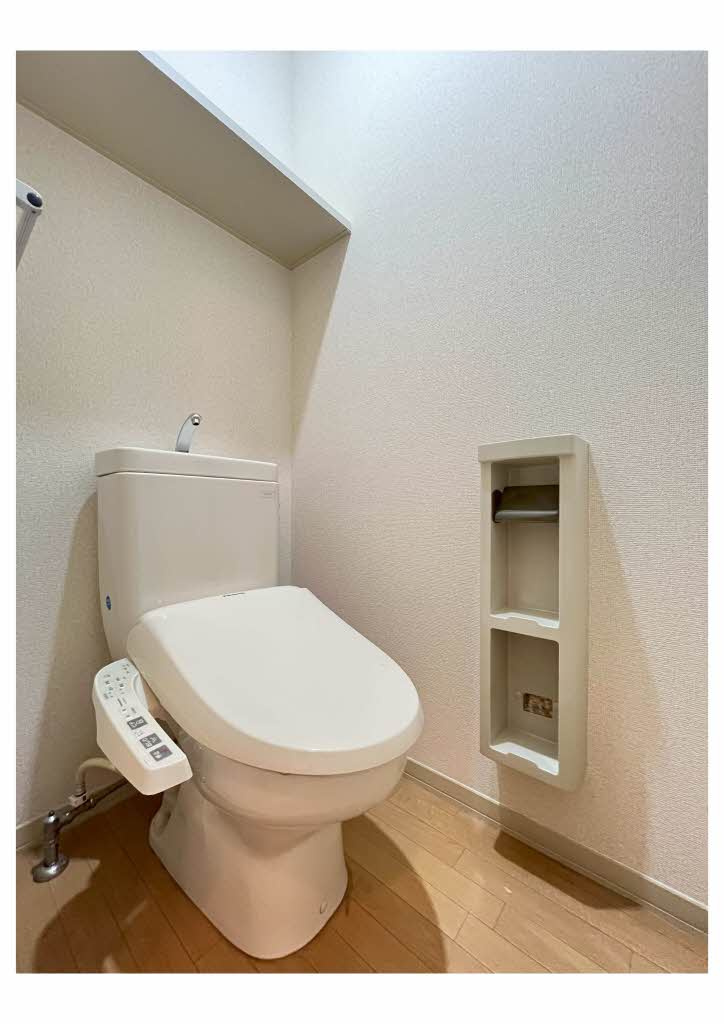 バリュージュ旭ヶ丘のトイレ|落ち着いた色調のトイレです