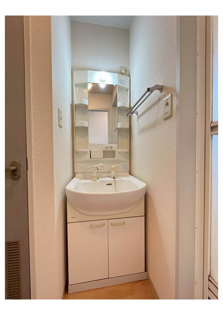 バリュージュ旭ヶ丘の洗面所|広い洗面スペース