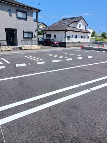 フェリーチェ　トイシザキの駐車場