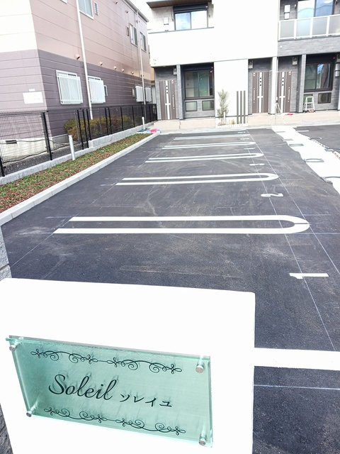ソレイユ（中筋７丁目）の駐車場