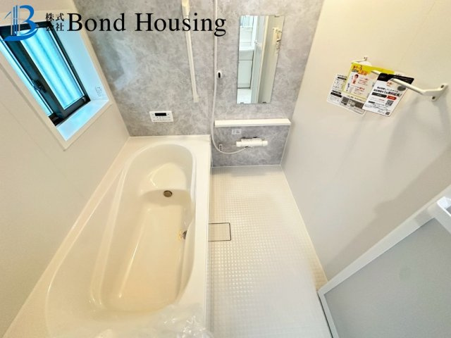 「東二見駅徒歩10分」「車並列2台可」魚住町西岡 限定1棟の浴室