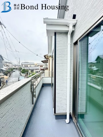 「東二見駅徒歩10分」「車並列2台可」魚住町西岡 限定1棟のバルコニー