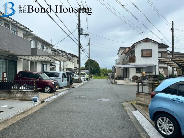 「東二見駅徒歩10分」「車並列2台可」魚住町西岡 限定1棟の前面道路含む現地写真