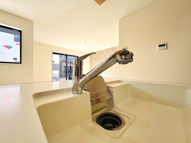 【キッチン】 | 和光市南1丁目　新築分譲住宅　全5棟（成増店） | 浄水器内蔵（カートリッジ式）水栓採用。