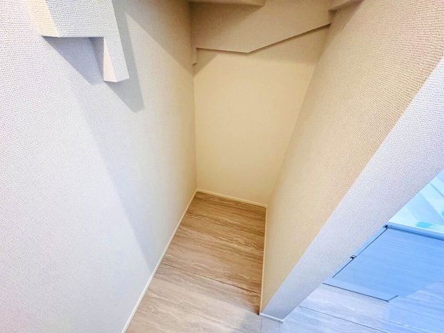 【ランドリースペース】 | 和光市南1丁目　新築分譲住宅　全5棟（成増店） | リネン棚、ベビーケア台などの設置も可能なフリースペース付の2WAY洗面所