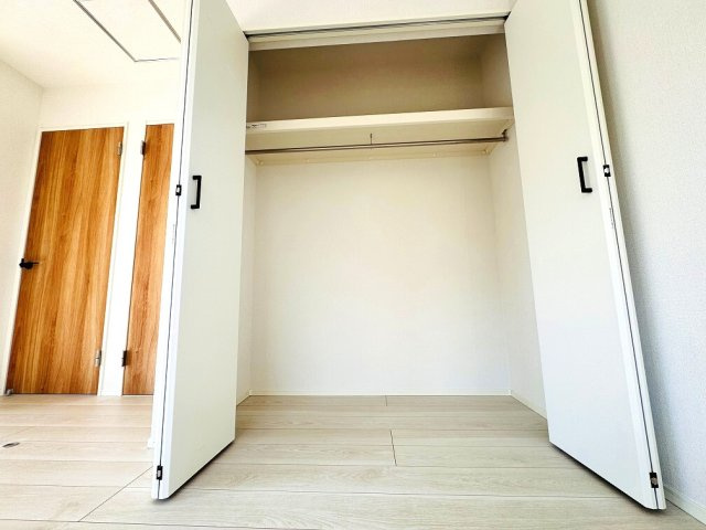 【収納】 | 和光市南1丁目　新築分譲住宅　全5棟（成増店） | 10.5帖内収納の様子。ハンガーパイプ付枕棚を採用。