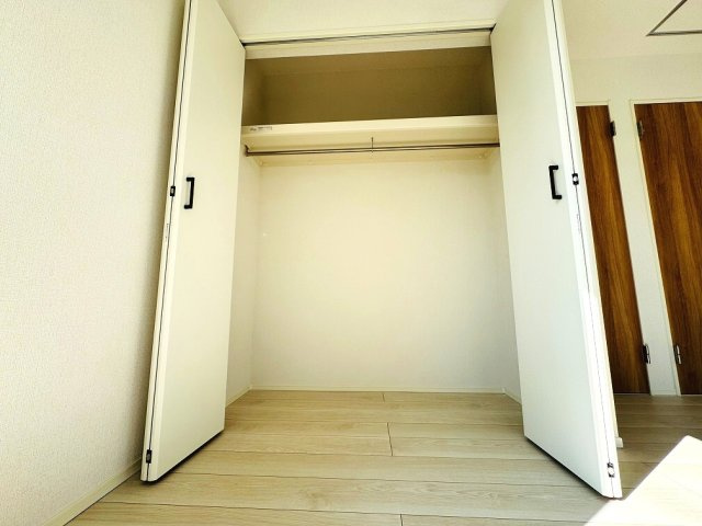 【収納】 | 和光市南1丁目　新築分譲住宅　全5棟（成増店） | 10.5帖内収納の様子。ハンガーパイプ付枕棚を採用。