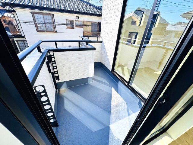 【バルコニー】 | 和光市南1丁目　新築分譲住宅　全5棟（成増店） | 10.5帖の洋室と7帖の洋室からアクセス可能な2WAYバルコニー