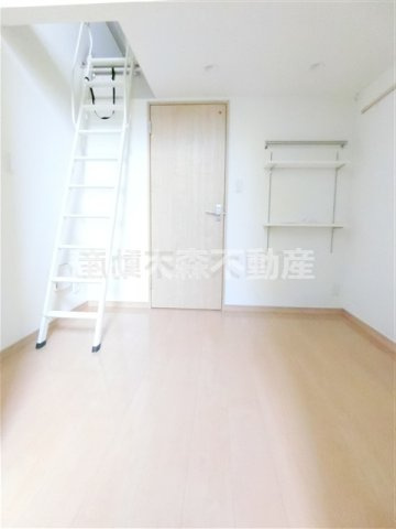 ポモドーロ蒲田の居間・リビング|洋室