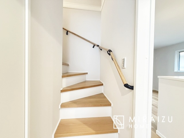 【内装】 | プライベートの空間もみんなで過ごす空間も両社兼ね備えたつくりです。