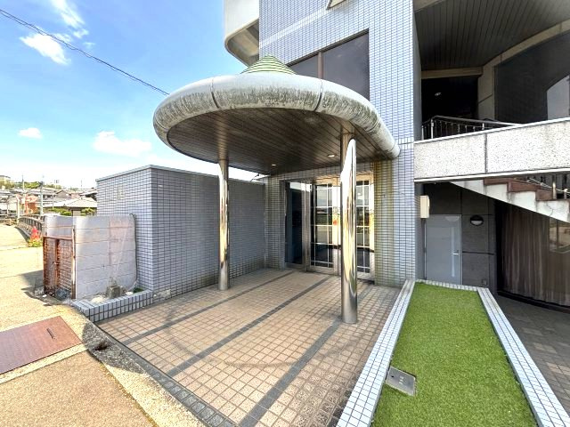 芸大ヒルズのエントランス