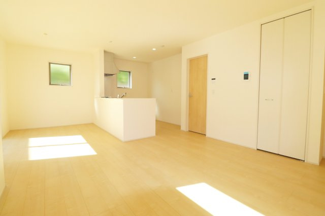 郡山市安積町南長久保1丁目　　　　２号棟　　　安積第３小学校、安積第２中学区　の居間・リビング