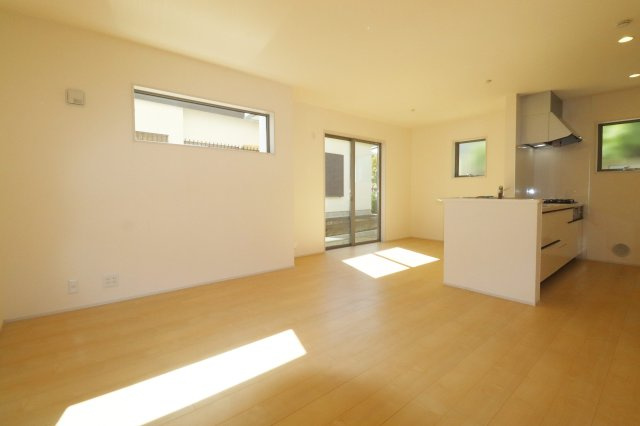 郡山市安積町南長久保1丁目　　　　２号棟　　　安積第３小学校、安積第２中学区　の居間・リビング