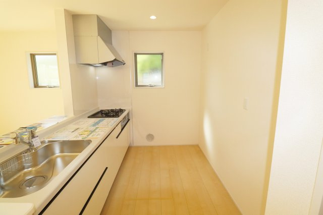 郡山市安積町南長久保1丁目　　　　２号棟　　　安積第３小学校、安積第２中学区　のキッチン