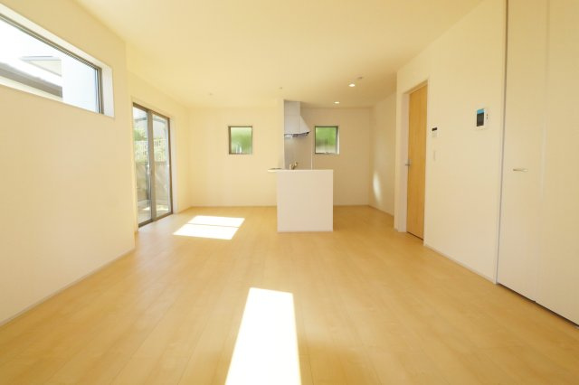 郡山市安積町南長久保1丁目　　　　２号棟　　　安積第３小学校、安積第２中学区　の居間・リビング